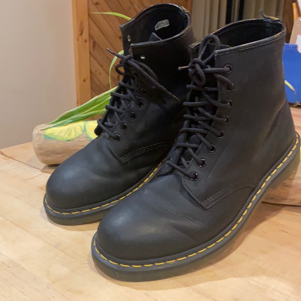 Dr. Martens 8 eyelets